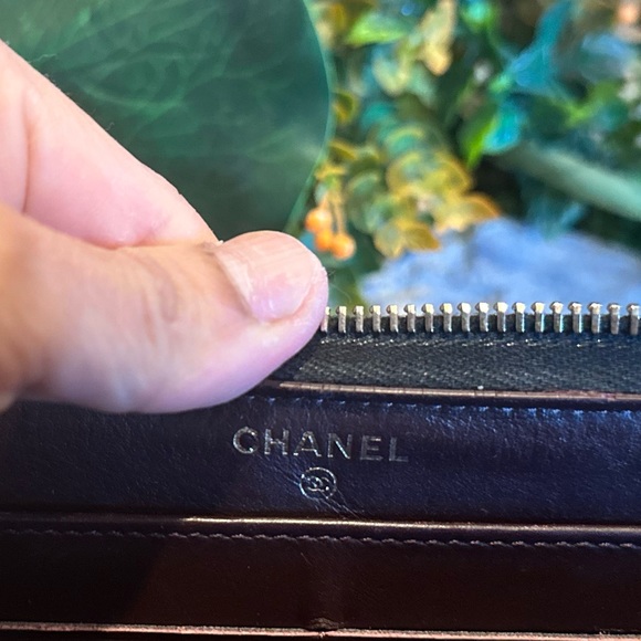 Chanel zip around wallet - Picture 12 of 16